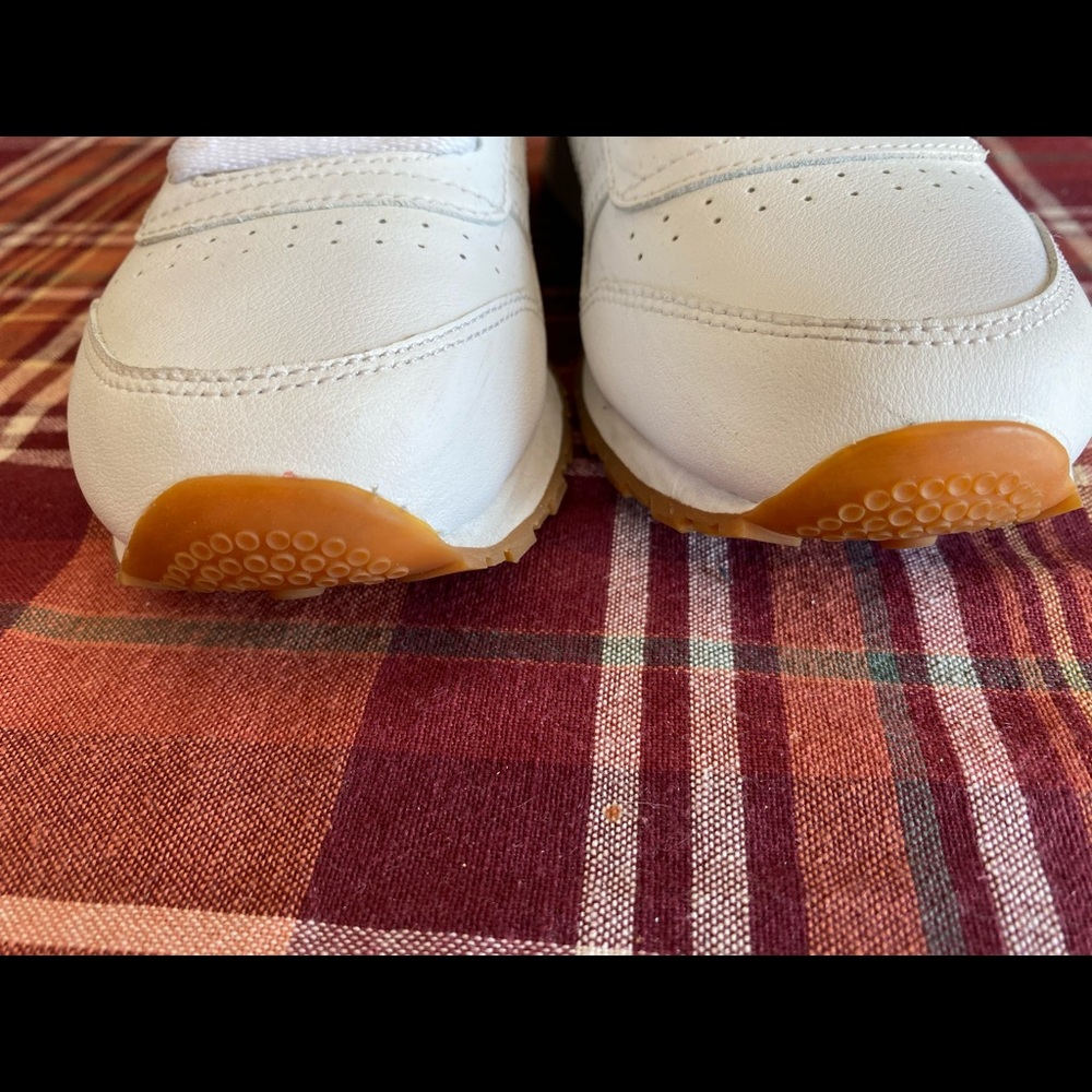 Reeboks-SOLD - Picture 4 of 8
